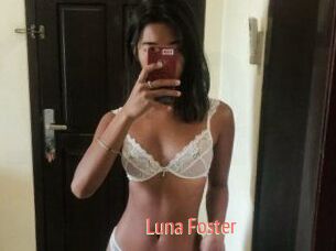 Luna_Foster