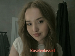 Roselynkissed
